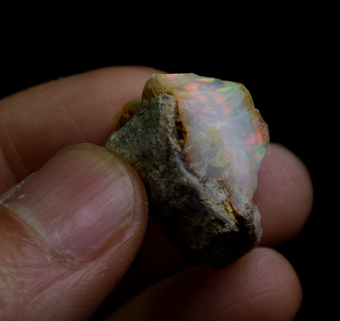 Large Ethiopian Welo Rough Opal Top Grade Specimen - 32ct weight #129