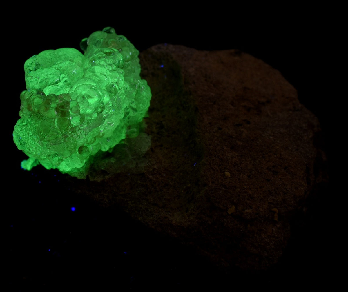 Mexican Hyalite Opal Collector Grade Specimen Stone on Matrix - UV Reactive Fluorescent - 69 grams #09