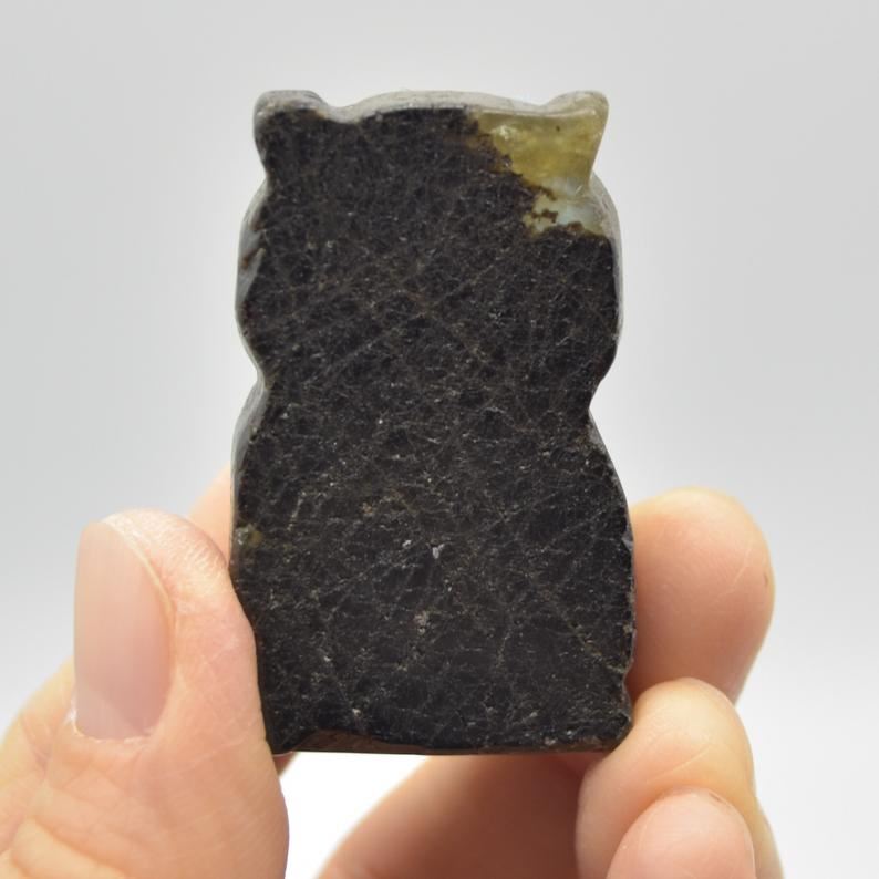 Labradorite Owl - 38 grams - 4.5cm x 2.5cm x 1.3cm #022