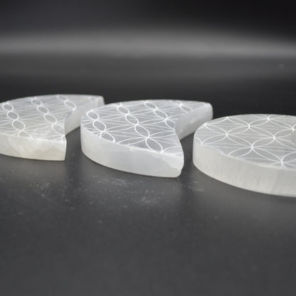 Selenite Moon Charging Plate with Engraved Flower Grid - 12cm - 1 Count