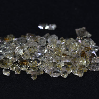 Golden Enhydro Petroleum Oil Diamond Quartz UV Fluorescent Specimens from Pakistan - 5ct total weight
